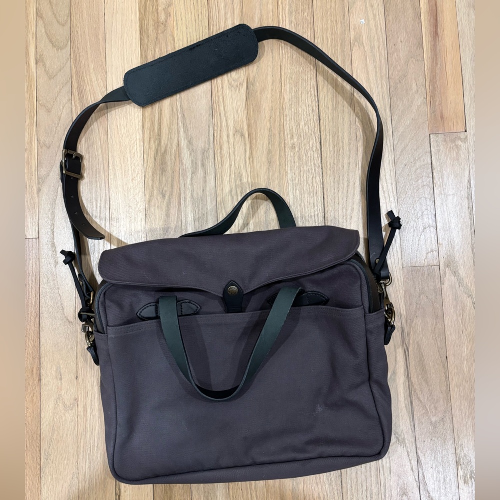 Filson Navy Messenger Bag- great condition, barely used.